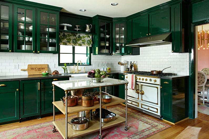 зеленая кухня глянец